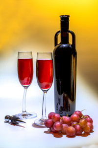 wine red víno červené poháre fľaša